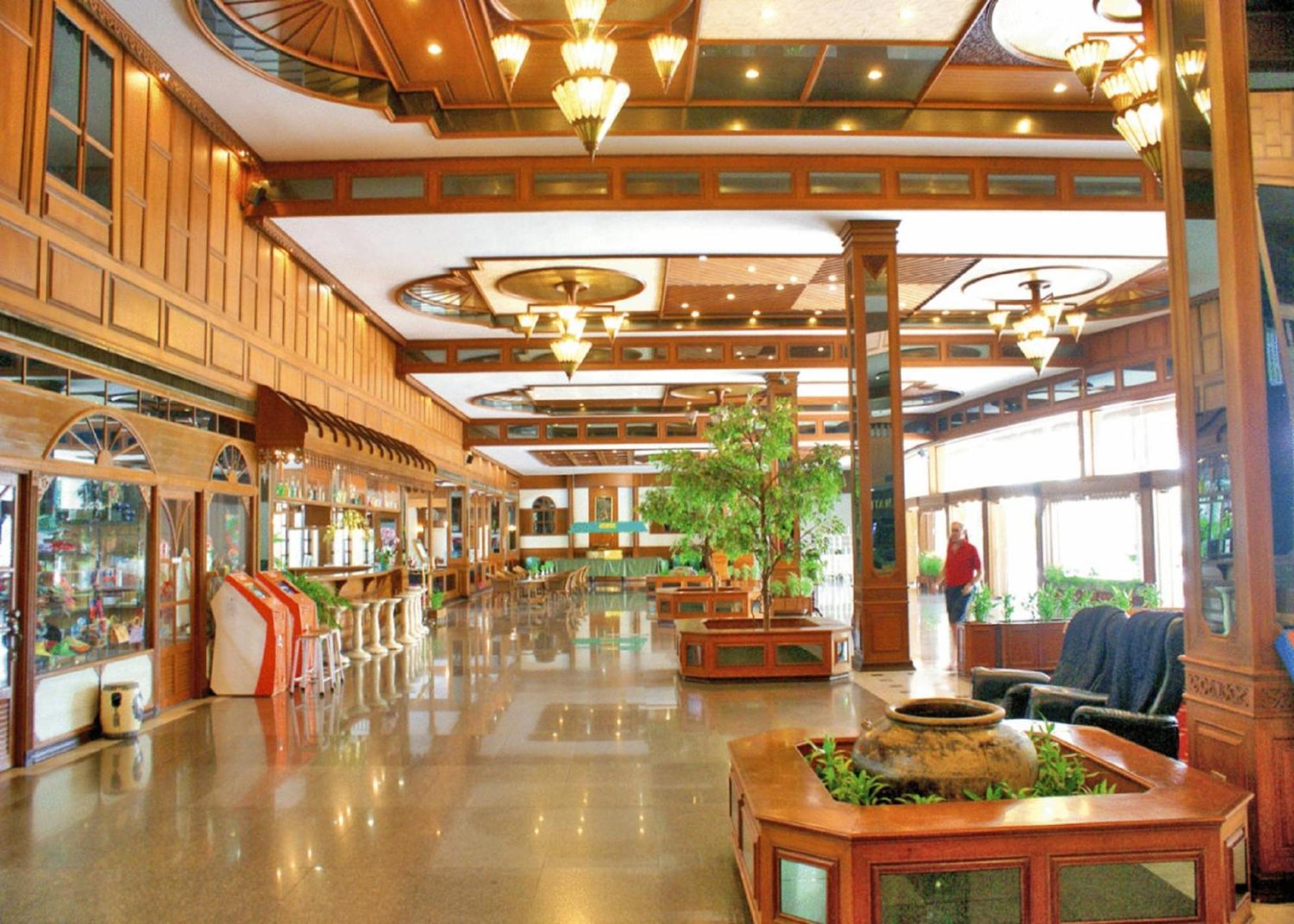 Royal Twins Palace Hotel Pattaya Exterior photo