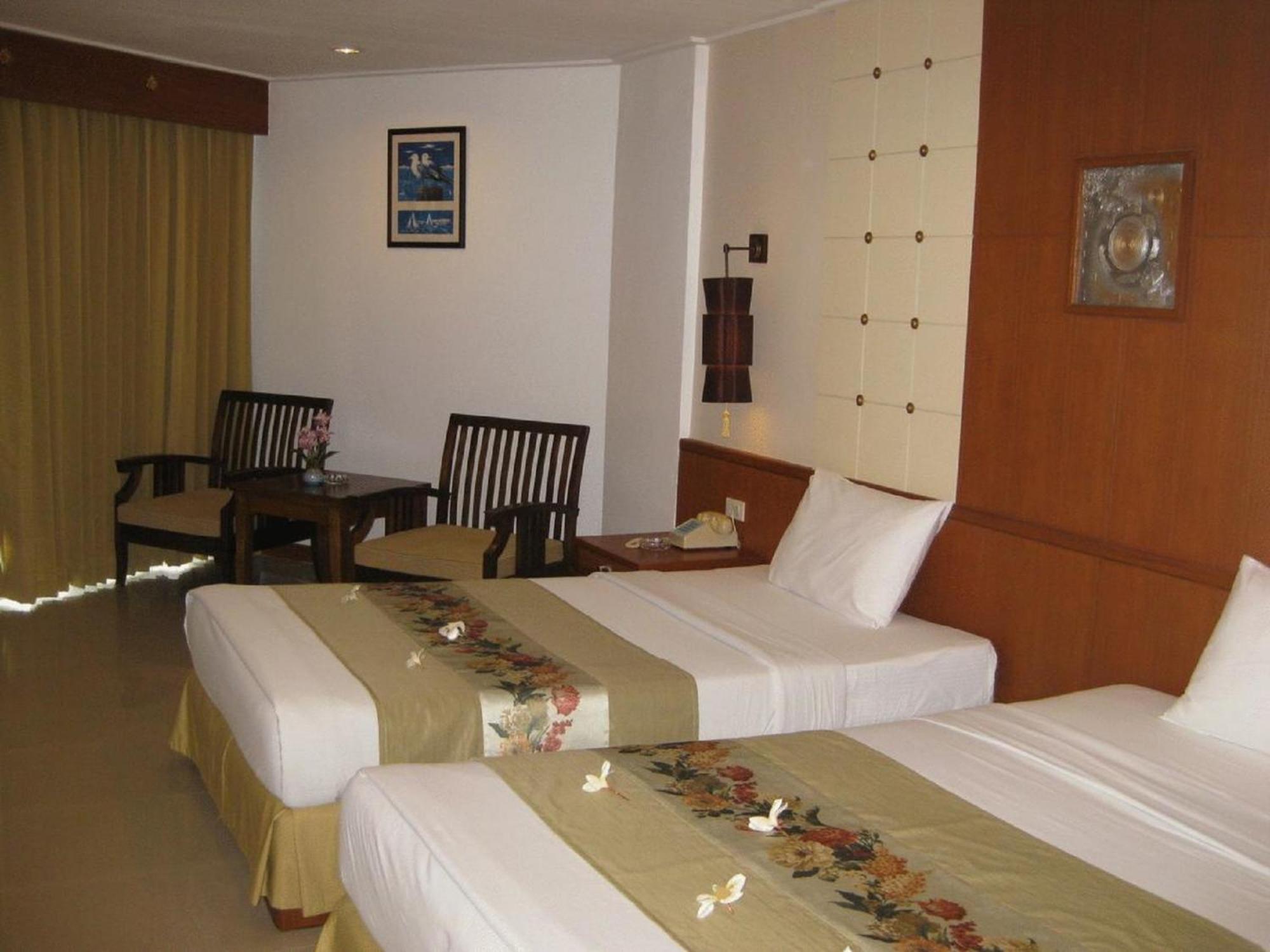 Royal Twins Palace Hotel Pattaya Exterior photo