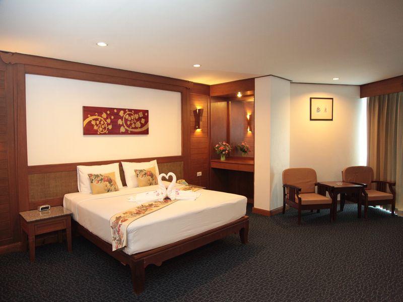 Royal Twins Palace Hotel Pattaya Exterior photo