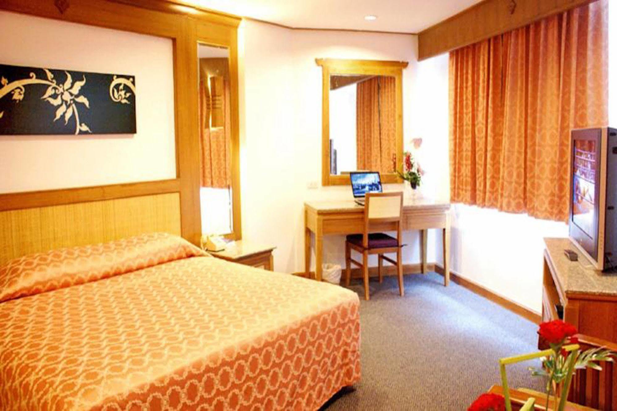 Royal Twins Palace Hotel Pattaya Exterior photo