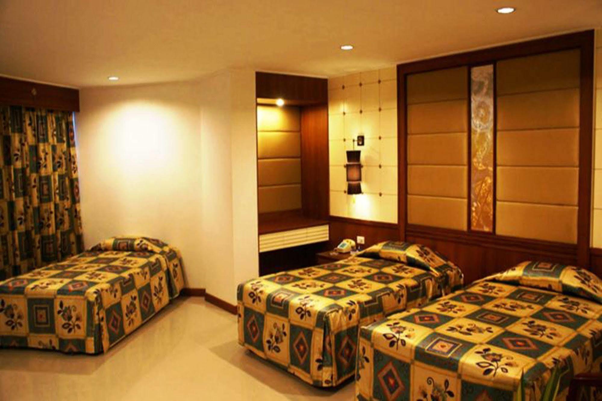 Royal Twins Palace Hotel Pattaya Exterior photo