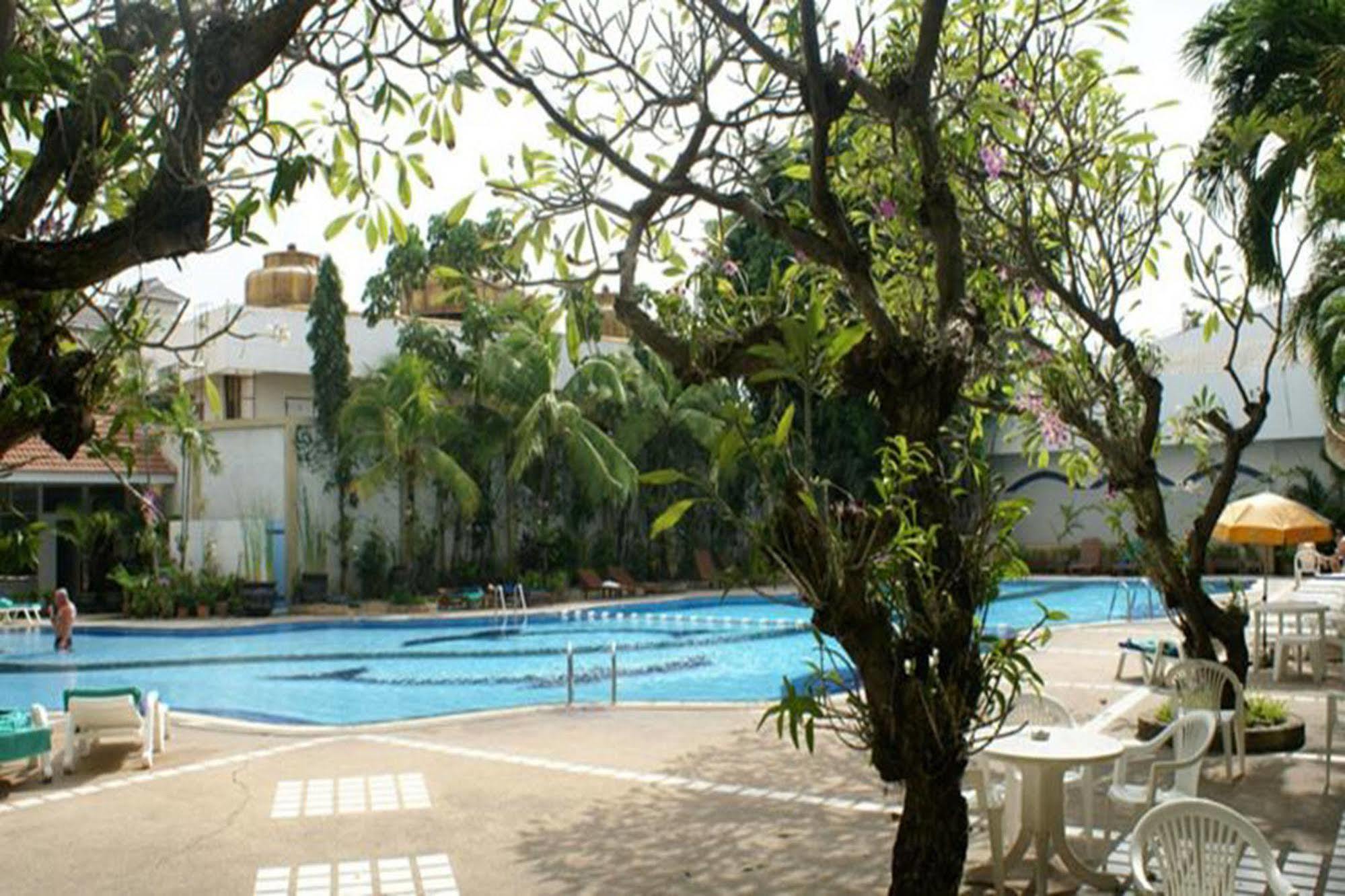 Royal Twins Palace Hotel Pattaya Exterior photo