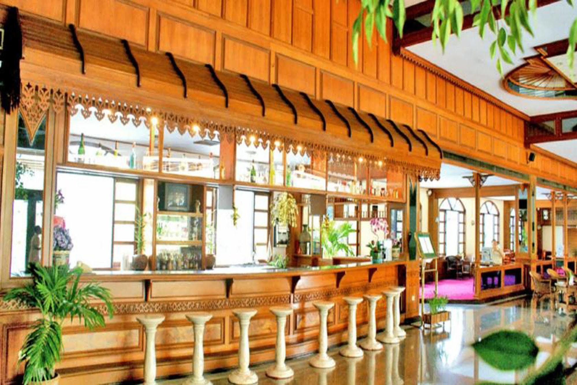 Royal Twins Palace Hotel Pattaya Exterior photo